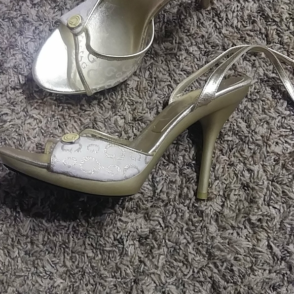 #93. Guess heels. 4inch. Size: 8.5 - Picture 4 of 8